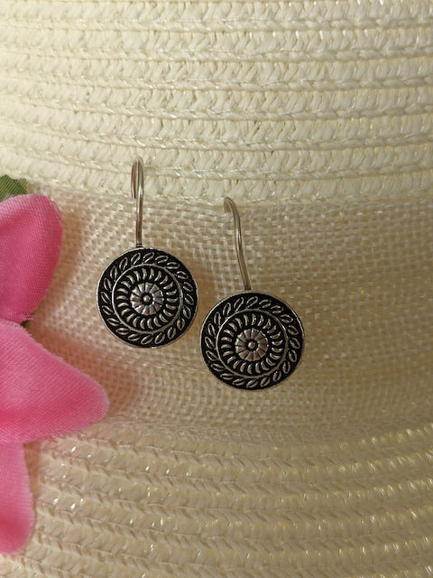 Disc shape earrings with floral carved design luzwithoutfrontiers.com