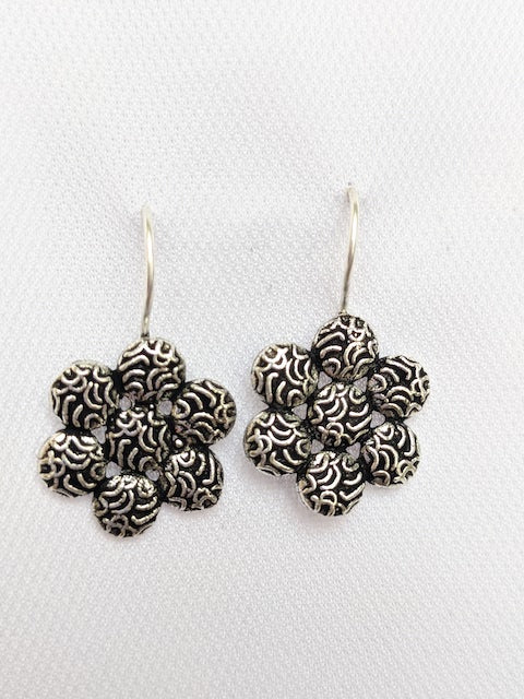 Flower shape hanging earrings