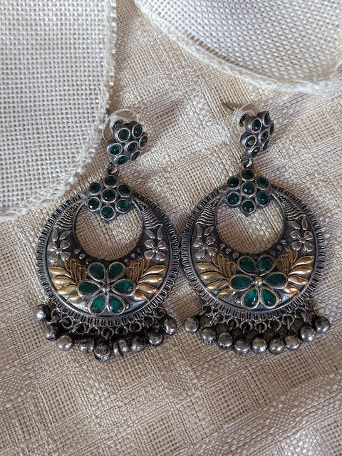 Antique style brass earrings  luzwithoutfrontiers.com