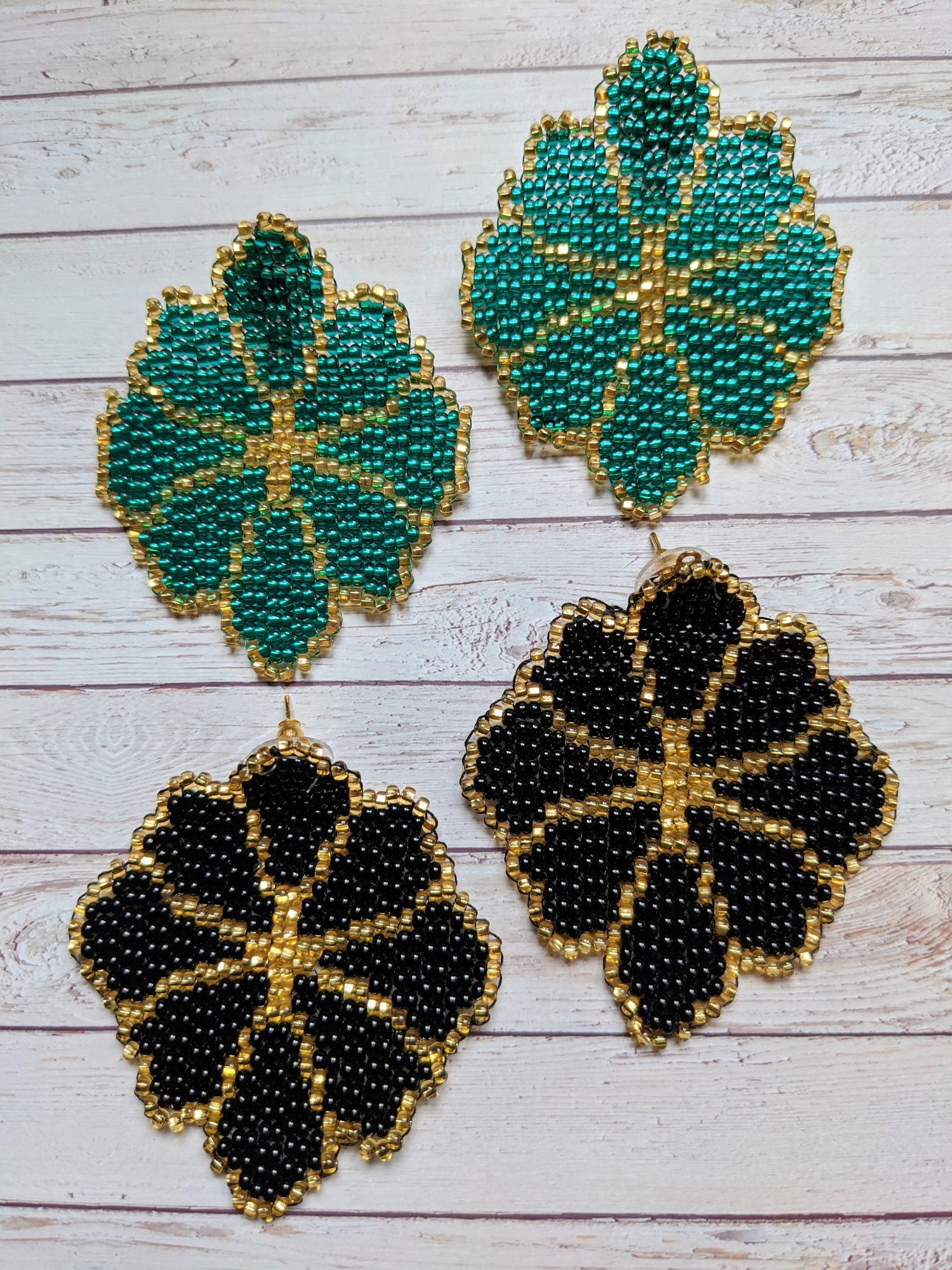 Hand-woven earrings green black