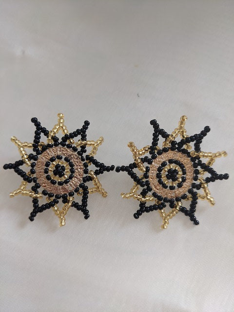 Star shape stud earrings black